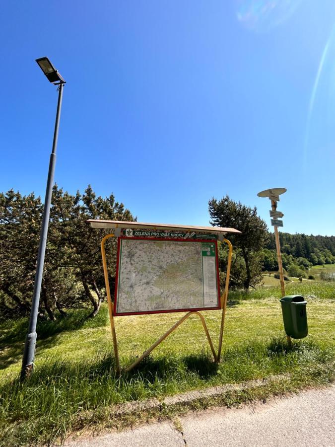 Apartman Na Kraji Lesa Všemina Exteriör bild